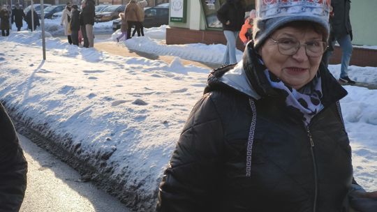 Mędrcy i orszak w drodze za gwiazdą