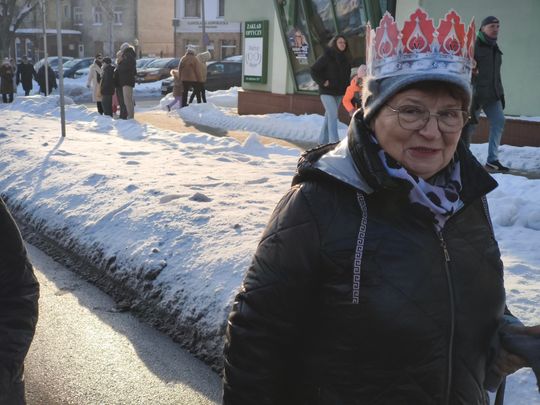 Mędrcy i orszak w drodze za gwiazdą