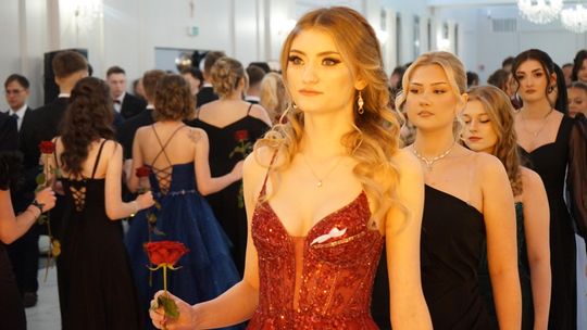 Studniówka w ciechanowskim Mickiewiczu, część 1