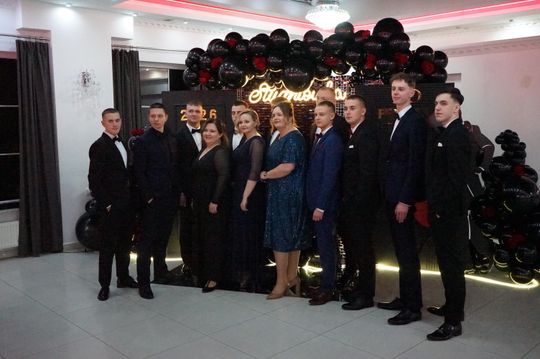 Studniówka 2026. Klasa mundurowa LO C-NB Fenix w Ciechanowie