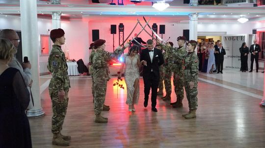 Studniówka 2026. Klasa mundurowa LO C-NB Fenix w Ciechanowie