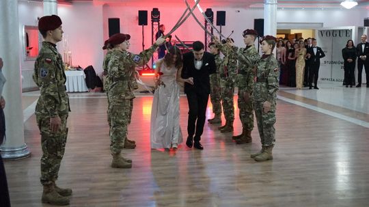 Studniówka 2026. Klasa mundurowa LO C-NB Fenix w Ciechanowie