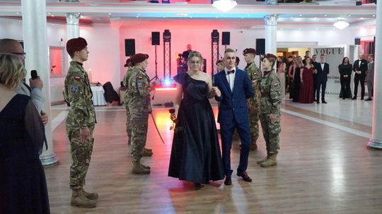 Studniówka 2026. Klasa mundurowa LO C-NB Fenix w Ciechanowie