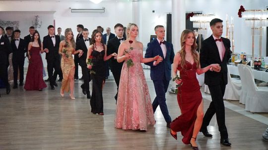 Studniówka 2026. Klasa mundurowa LO C-NB Fenix w Ciechanowie