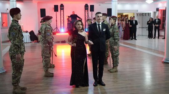 Studniówka 2026. Klasa mundurowa LO C-NB Fenix w Ciechanowie