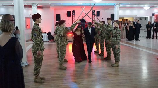 Studniówka 2026. Klasa mundurowa LO C-NB Fenix w Ciechanowie