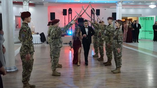 Studniówka 2026. Klasa mundurowa LO C-NB Fenix w Ciechanowie