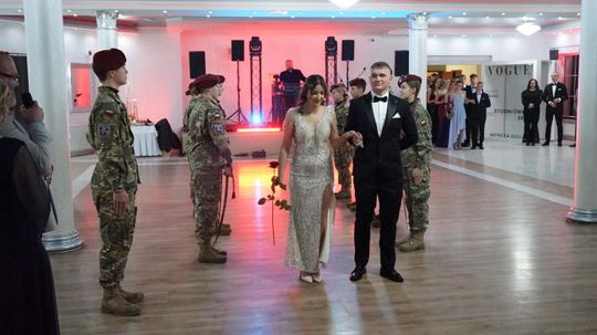 Studniówka 2026. Klasa mundurowa LO C-NB Fenix w Ciechanowie