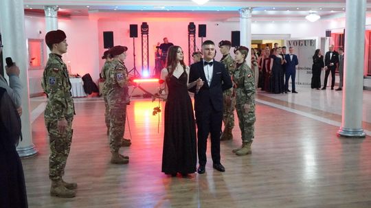 Studniówka 2026. Klasa mundurowa LO C-NB Fenix w Ciechanowie