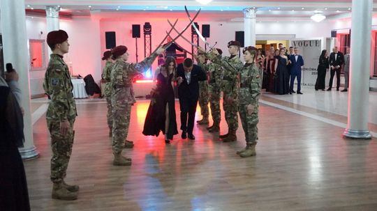 Studniówka 2026. Klasa mundurowa LO C-NB Fenix w Ciechanowie