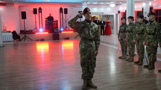 Studniówka 2026. Klasa mundurowa LO C-NB Fenix w Ciechanowie