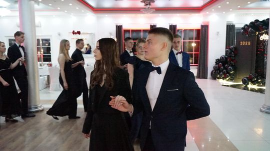 Studniówka 2026. Klasa mundurowa LO C-NB Fenix w Ciechanowie