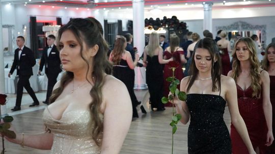 Studniówka 2026. Klasa mundurowa LO C-NB Fenix w Ciechanowie