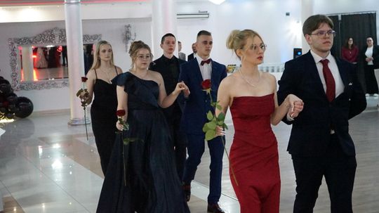 Studniówka 2026. Klasa mundurowa LO C-NB Fenix w Ciechanowie