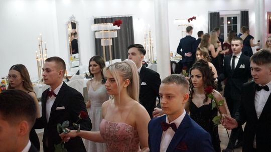 Studniówka 2026. Klasa mundurowa LO C-NB Fenix w Ciechanowie