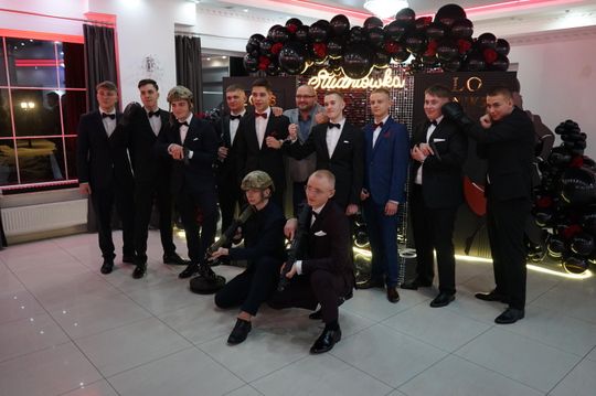 Studniówka 2026. Klasa mundurowa LO C-NB Fenix w Ciechanowie