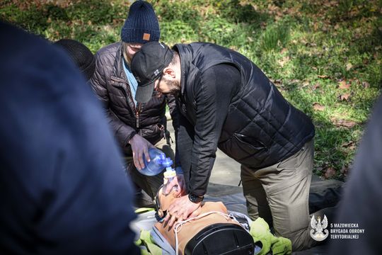 Cywile na szkoleniu wojskowym w jednostce