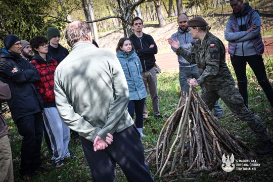 Cywile na szkoleniu wojskowym w jednostce