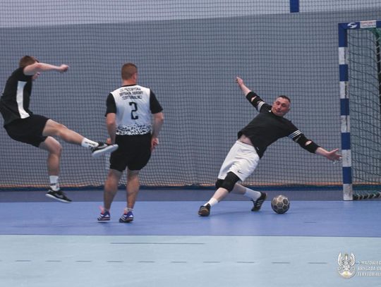 Wojskowi na parkiecie. Zobacz zdjęcia z Mistrzostw WOT w Futsalu