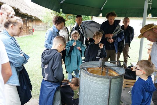 Miodobranie w Sierpcu 2026. Pokazy pszczelarskie i dawne rzemiosło w skansenie