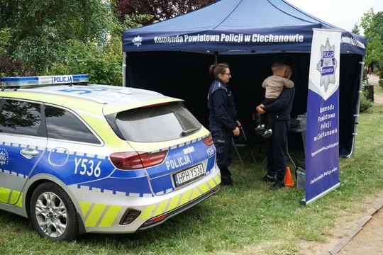 Piknik rodzinny za halą MOSiR w Ciechanowie