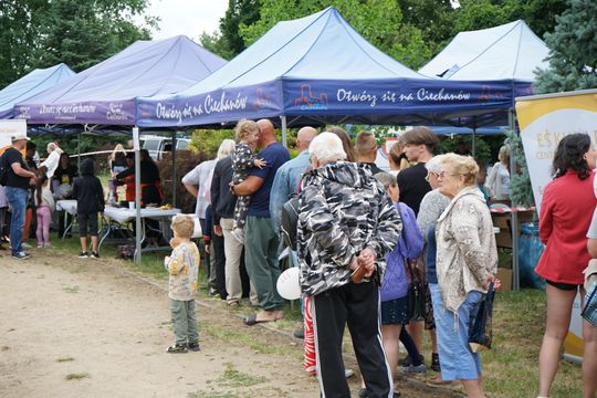 Piknik rodzinny za halą MOSiR w Ciechanowie