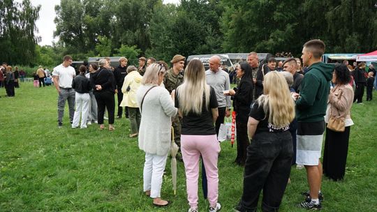 Przysięga wojskowa 5 MBOT na dziedzińcu zamku w Ciechanowie 