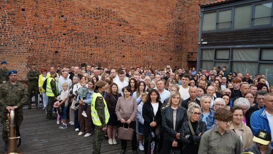 Przysięga wojskowa 5 MBOT na dziedzińcu zamku w Ciechanowie 