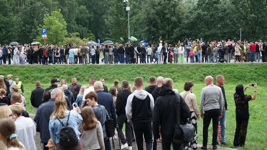 Przysięga wojskowa 5 MBOT na dziedzińcu zamku w Ciechanowie 