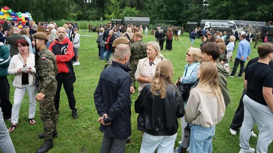 Przysięga wojskowa 5 MBOT na dziedzińcu zamku w Ciechanowie 