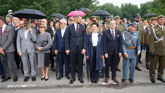 Przysięga wojskowa 5 MBOT na dziedzińcu zamku w Ciechanowie 