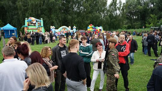 Przysięga wojskowa 5 MBOT na dziedzińcu zamku w Ciechanowie 