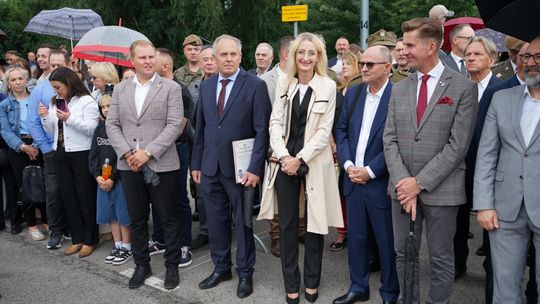Przysięga wojskowa 5 MBOT na dziedzińcu zamku w Ciechanowie 