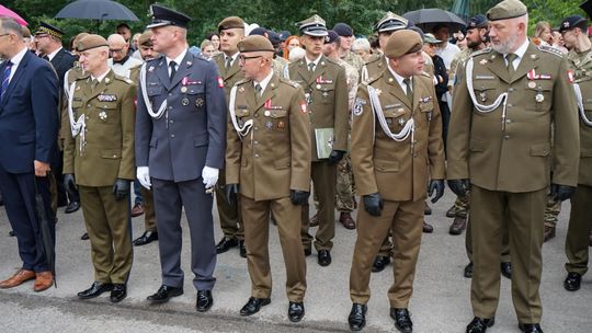Przysięga wojskowa 5 MBOT na dziedzińcu zamku w Ciechanowie 