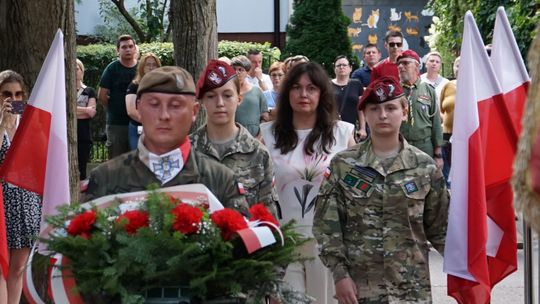 Uczestnicy obchodów 82. rocznicy Powstania Warszawskiego w Ciechanowie