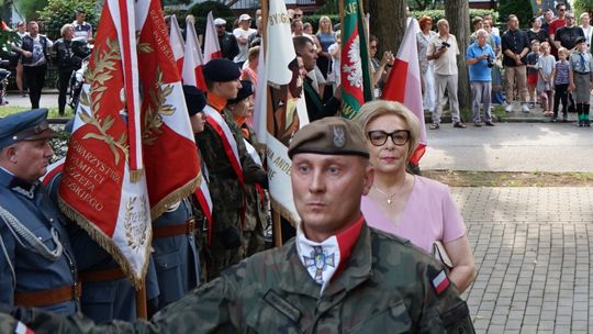 Uczestnicy obchodów 82. rocznicy Powstania Warszawskiego w Ciechanowie