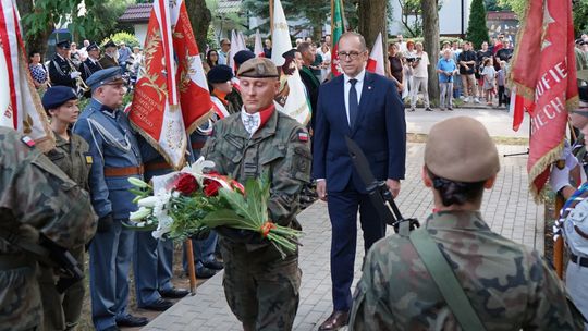 Uczestnicy obchodów 82. rocznicy Powstania Warszawskiego w Ciechanowie