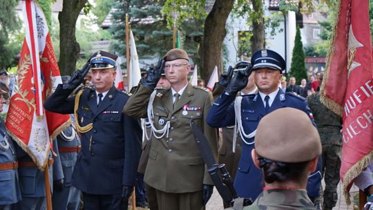 Uczestnicy obchodów 82. rocznicy Powstania Warszawskiego w Ciechanowie