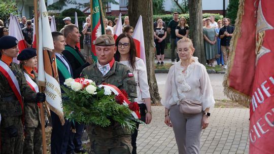 Uczestnicy obchodów 82. rocznicy Powstania Warszawskiego w Ciechanowie