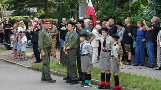 Uczestnicy obchodów 82. rocznicy Powstania Warszawskiego w Ciechanowie