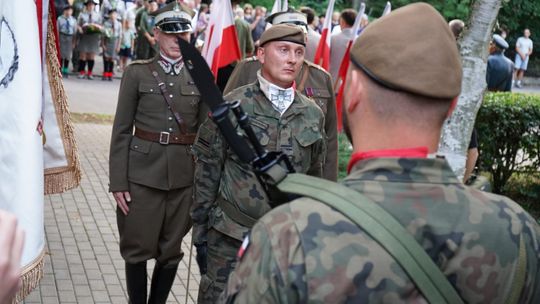 Uczestnicy obchodów 82. rocznicy Powstania Warszawskiego w Ciechanowie