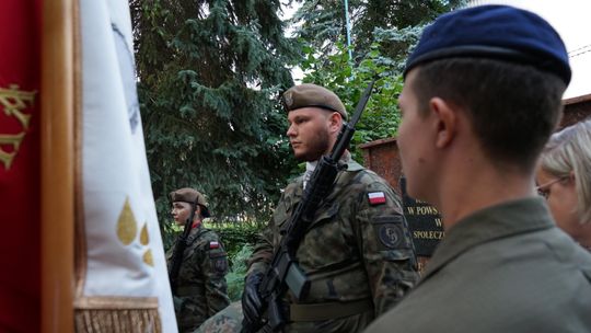 Uczestnicy obchodów 82. rocznicy Powstania Warszawskiego w Ciechanowie
