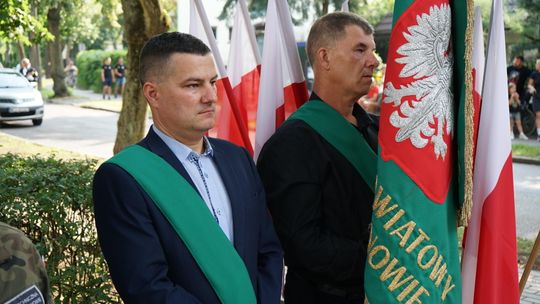 Uczestnicy obchodów 82. rocznicy Powstania Warszawskiego w Ciechanowie
