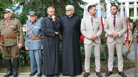 Uczestnicy obchodów 82. rocznicy Powstania Warszawskiego w Ciechanowie