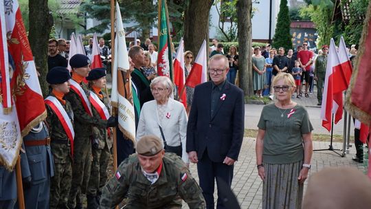 Uczestnicy obchodów 82. rocznicy Powstania Warszawskiego w Ciechanowie
