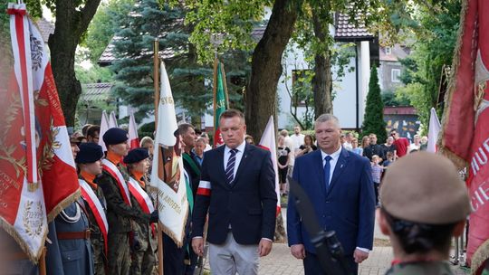 Uczestnicy obchodów 82. rocznicy Powstania Warszawskiego w Ciechanowie