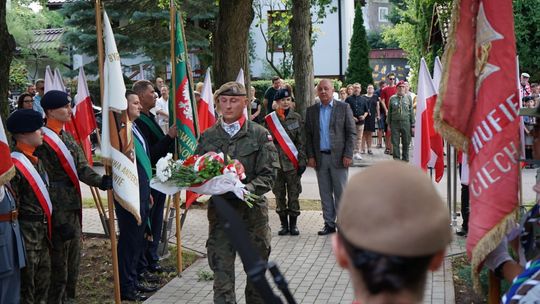 Uczestnicy obchodów 82. rocznicy Powstania Warszawskiego w Ciechanowie