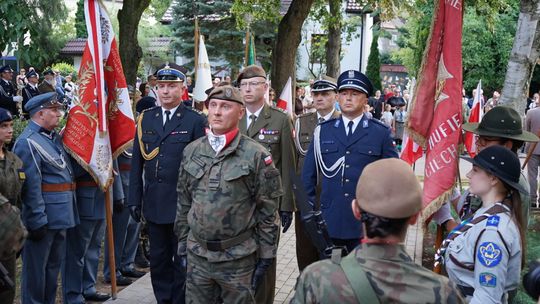 Uczestnicy obchodów 82. rocznicy Powstania Warszawskiego w Ciechanowie