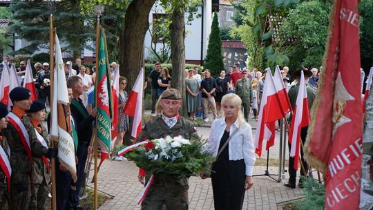 Uczestnicy obchodów 82. rocznicy Powstania Warszawskiego w Ciechanowie