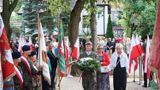 Uczestnicy obchodów 82. rocznicy Powstania Warszawskiego w Ciechanowie